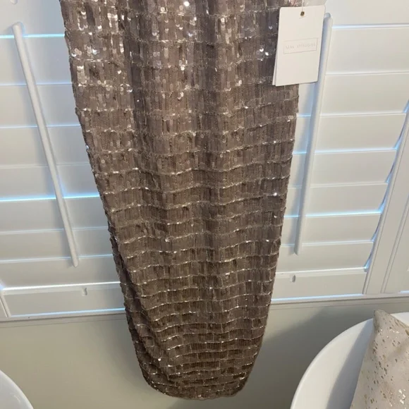 SOLD- MAC DUGGAL Sequined High Neck Sleeveless Column Gown In Taupe Size 6 NWT - Picture 4 of 9